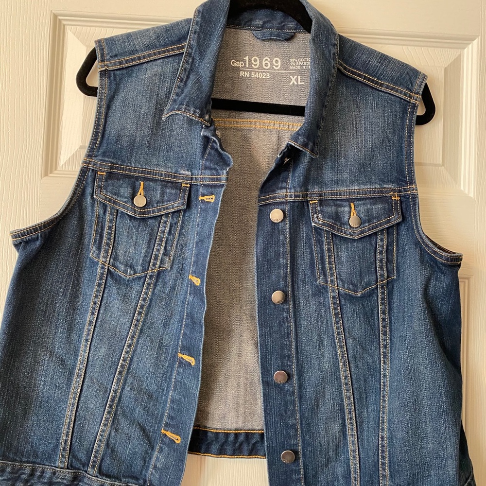Gap jean vest Size XL